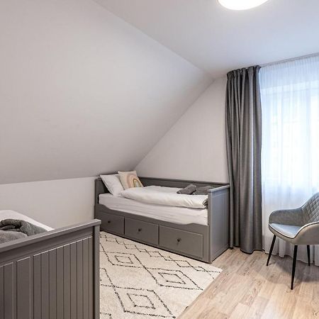 Hubertus Karlova Studanka Aparthotel Bagian luar foto