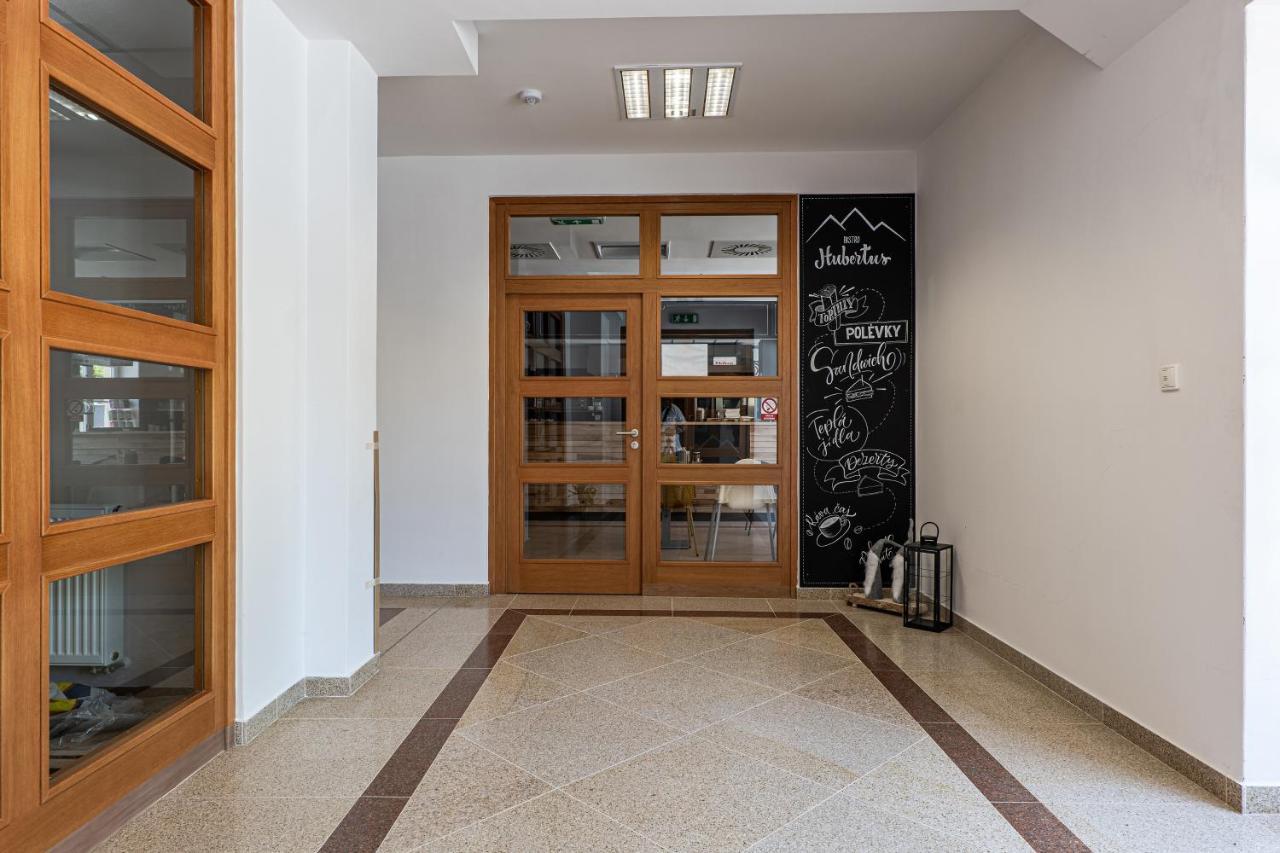Hubertus Karlova Studanka Aparthotel Bagian luar foto