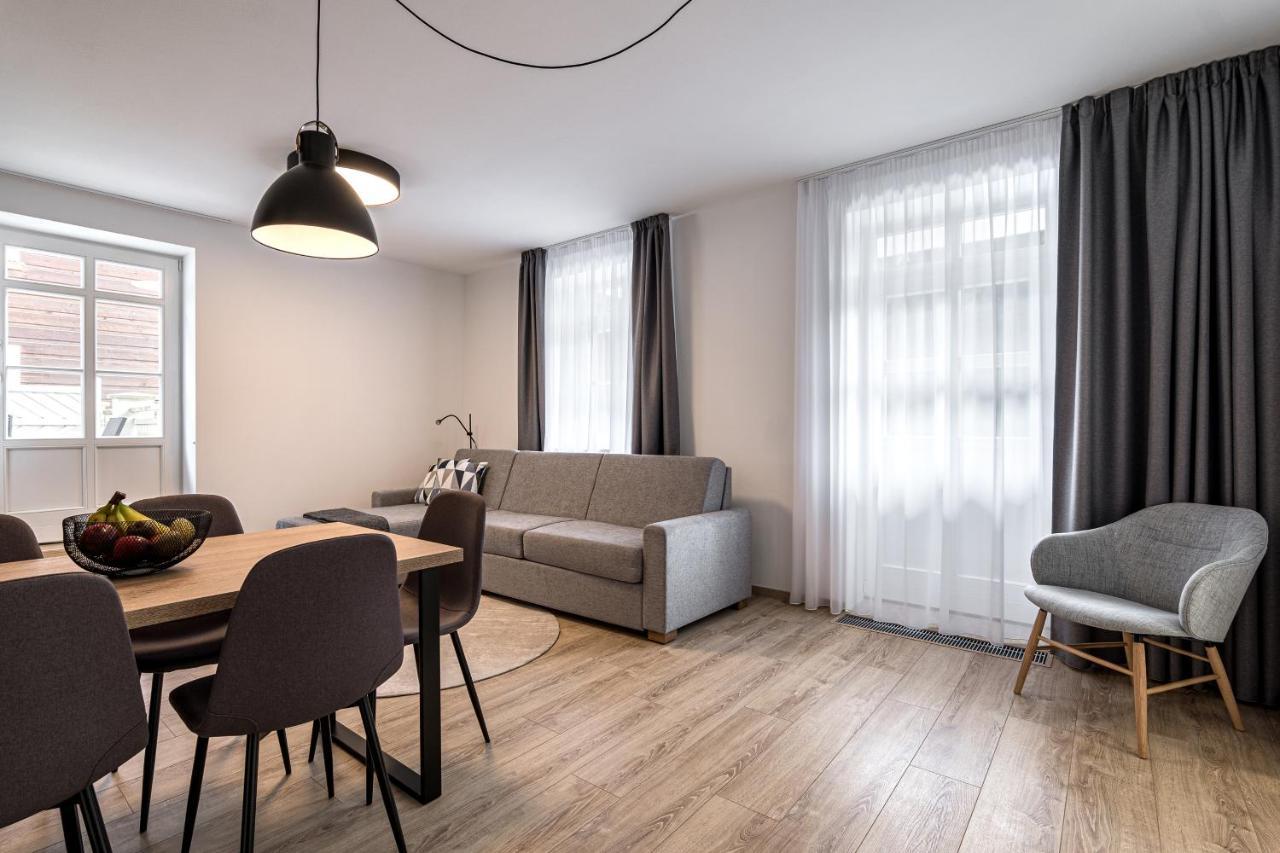 Hubertus Karlova Studanka Aparthotel Bagian luar foto