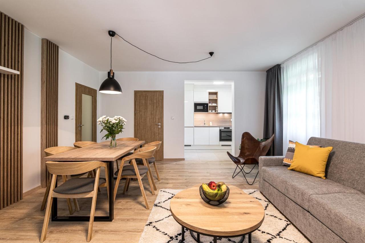 Hubertus Karlova Studanka Aparthotel Bagian luar foto