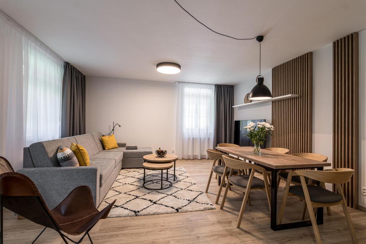 Hubertus Karlova Studanka Aparthotel Bagian luar foto