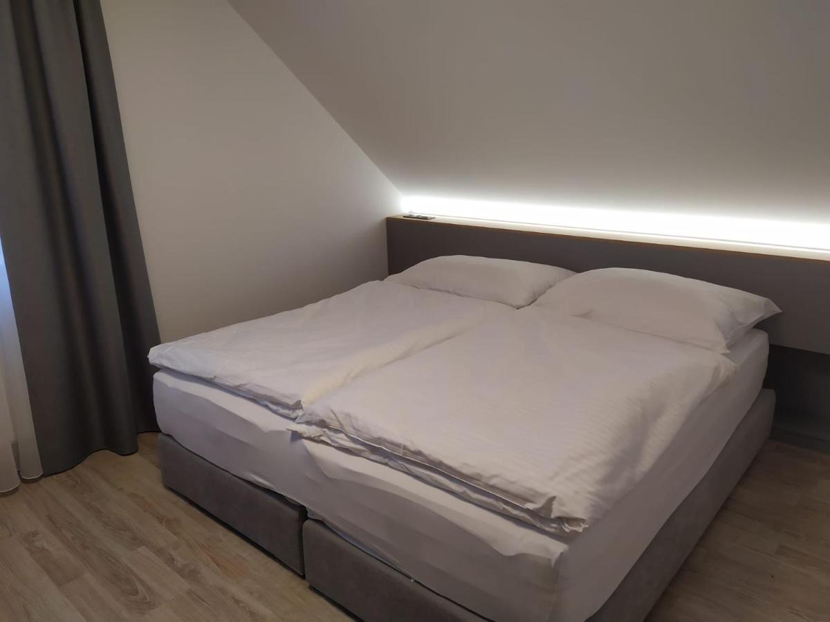 Hubertus Karlova Studanka Aparthotel Bagian luar foto