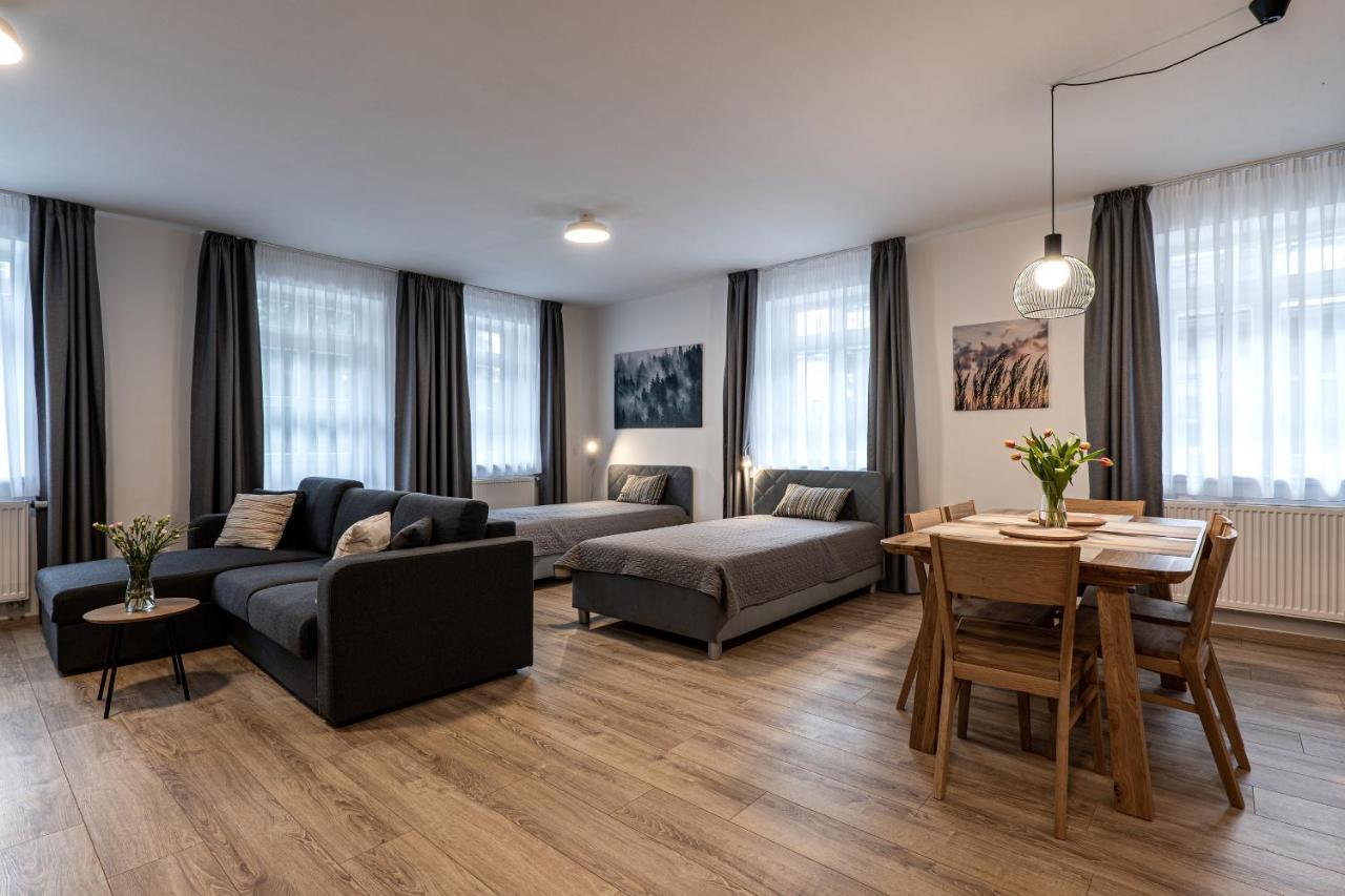 Hubertus Karlova Studanka Aparthotel Bagian luar foto